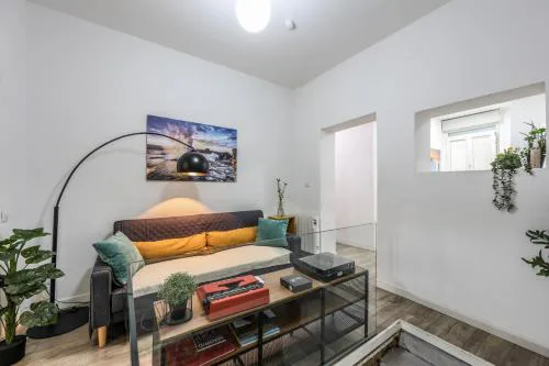 Latina Corporate Housing with Billard &Darts
