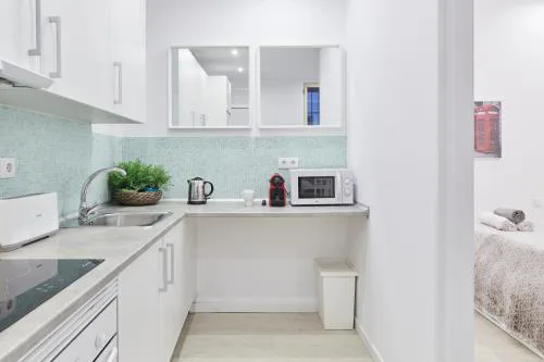 LEEWAYS APARTMENT in DIVINO PASTOR
