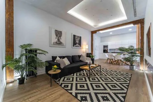 Luxury Apartment 6 Bedroom in Downtown by TuriVida