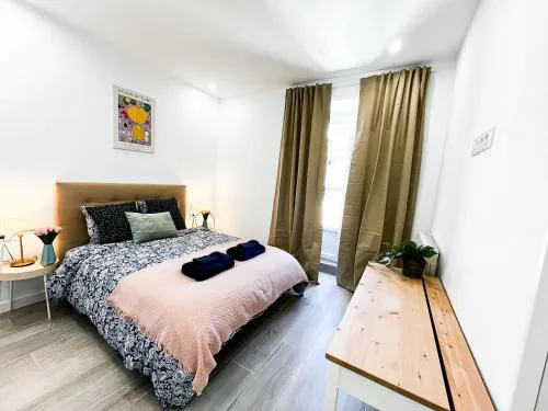 Madrid Private Rooms - Ferrer