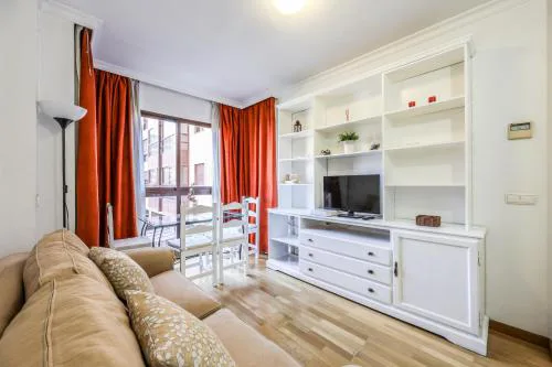 Madrid Stay with Paddle, Gym, Pool, Parking