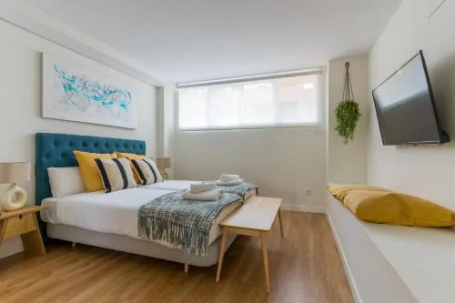 Modern and wide- 3Bd 25 Bth- Plaza Castilla
