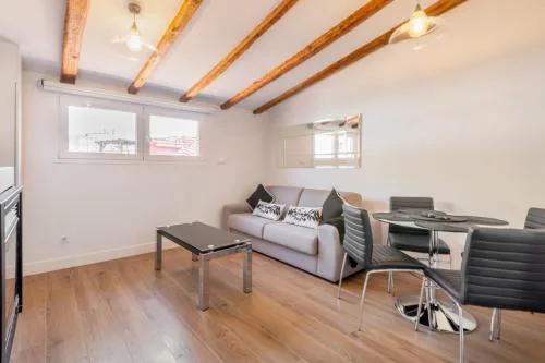 Modern Duplex - 1 Bedroom 1.5 Bathrooms - Sol