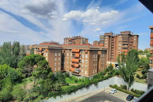 Piso amplio, iluminado y muy bien comunicado