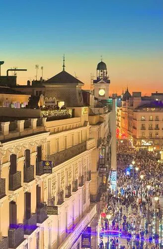 Piso Ático con Terraza y Jacuzzi con vistas a Sol en Madrid Centro