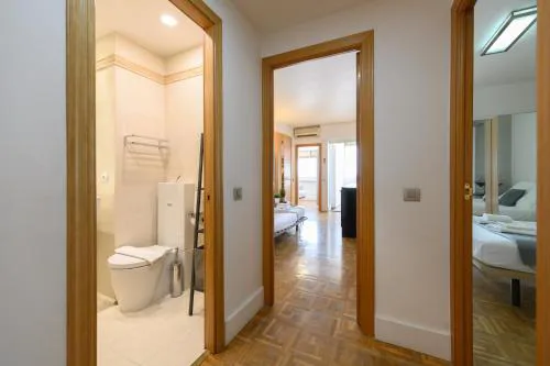 Piso de 2 Dormitorios con Vistas a la Ciudad Confort y Estilo en Madrid Temporal AGPE322