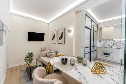 Queen's Chueca Boutique IV - Alojamiento corta estancia