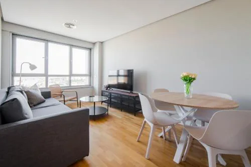 Sky Living para 4 con Parking en Sanchinarro