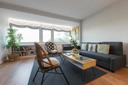 Sophisticated refurbished-1BD 1BTH-Colon Centre