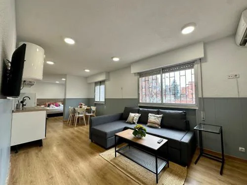 Spacious and bright 1 bedroom apartment