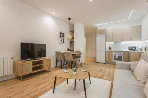 Spacious stylish - 2BD 1BTH - Cuatro Caminos