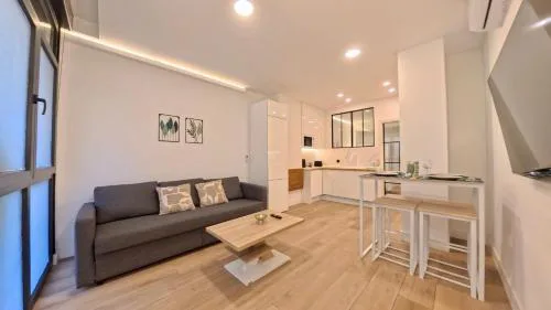 Style and Comfort in Latina, Home for 4