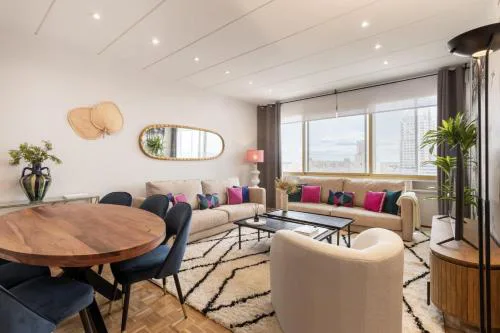 Vibrant 2-Bed Apartment for 4 in Madrid
