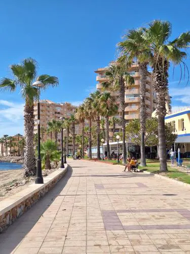 Puerto y Playa con vista a Dos Mares
