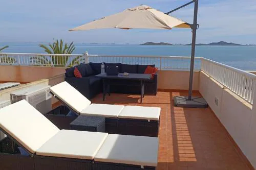 Top Floor Apartment Beachhouse, Beautiful sea view, on the beach!