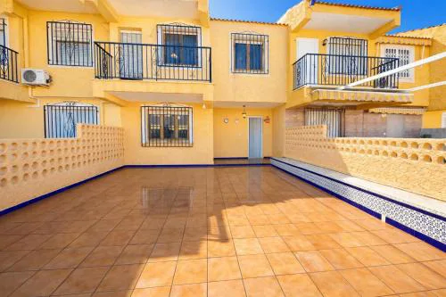 Acogedor Adosado para Vacaciones Familiares