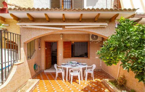 2 Bedroom Awesome Home In Los Alcázares