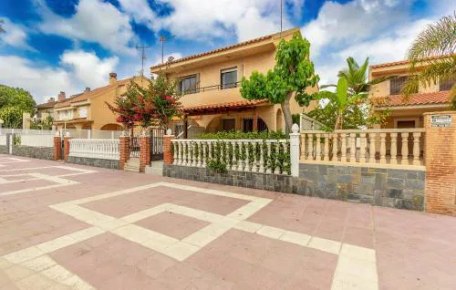 Gorgeous Home In Los Alcázares