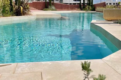 Piscina Chic con gran Terraza