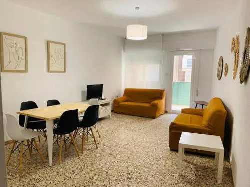 Piso Centro con 4 habitaciones y 2 baños