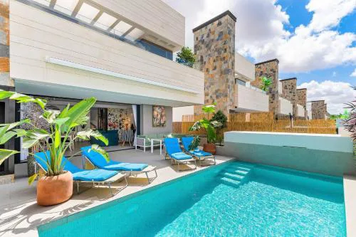 Villa de lujo con jacuzzi, cine, billar y futbolín