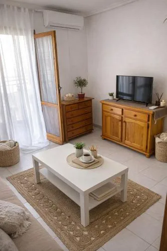 Apartamento a 150 m de la playa con terraza wifi y aire acondicionado