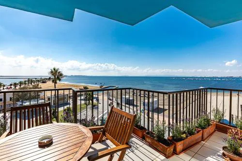 Encantador apartamento con vistas al mar y AC