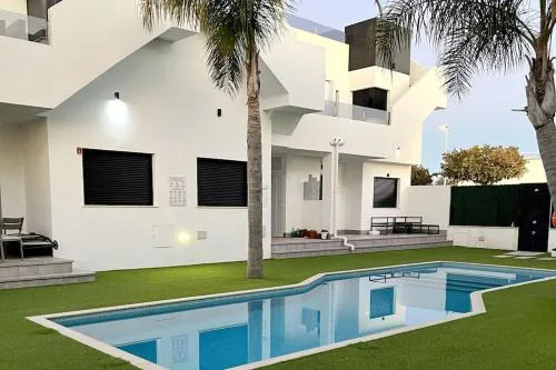 Modern Apartment with pool area