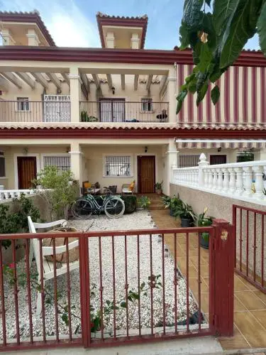 Oasis en la playa con piscina
