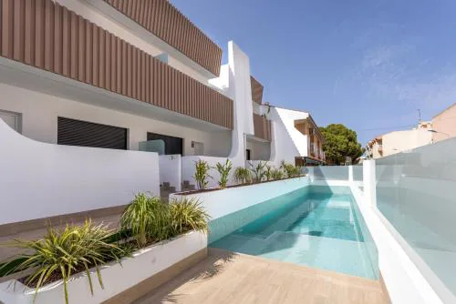 Salty Club beach Apartment with private rooftop terrace