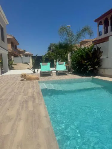 Tropical Garden Home - Cozy Ground Floor Stay