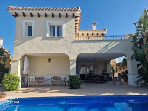 Luxury Villa - Pet Friendly & Free Parking