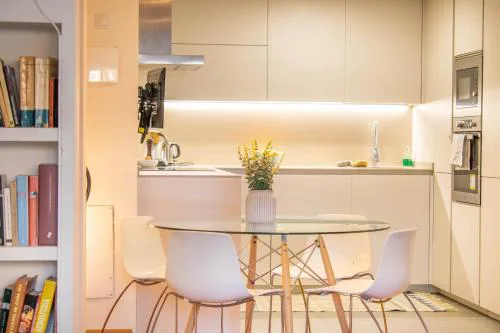 Encantadora habitación en apartamento con terraza