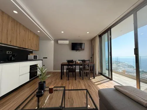 Ale Deluxe Home