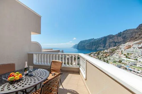 Luxury 2-Bedroom Ocean View Apartment