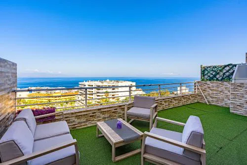 Luxury apartment with stunning ocean view
