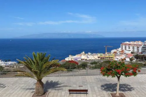 Luxury House with 3 Bedrooms, Sea Wiew and Swimming Pool in a quiet Residence