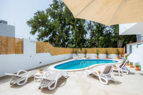 White suites 3
