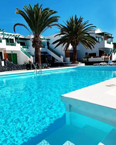 Apartamentos LlAMAR