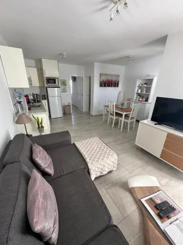 Los Gracioseros Apt 207