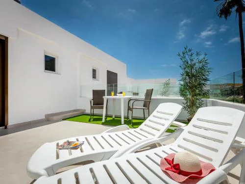 1 Charming Apartment in Las Americas