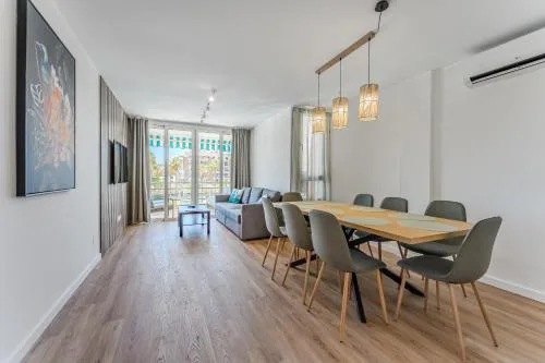 3-bedroom apartment in Playa de las Américas with AC, pool, parking