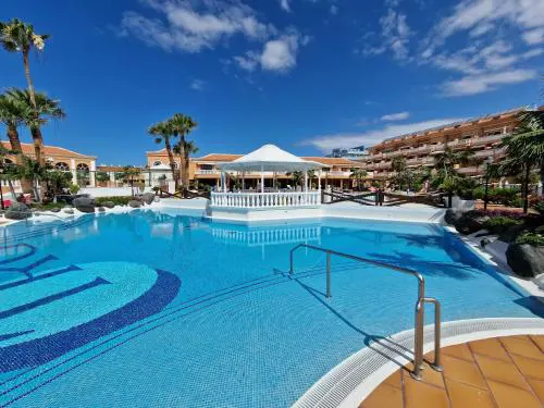 Apartment Playa Las Vistas with breathtaking sea view, only 100 m to the sea, heated pool, aircondition, wifi