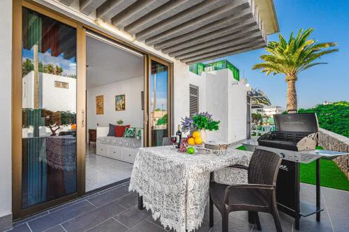 BUNGALOW -2 minute from the beach.