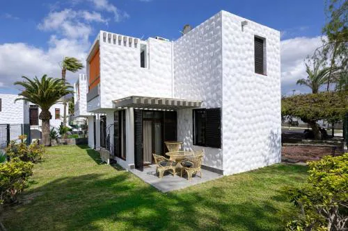 Cerca de la playa y jardin