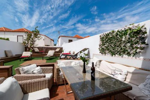 Lovely 6 Bedroom Villa Communal Heated Pool