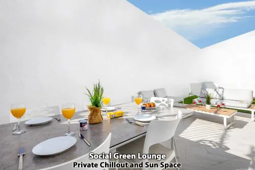Villa Fiesta Las Americas up to 14 Guests Party Stay