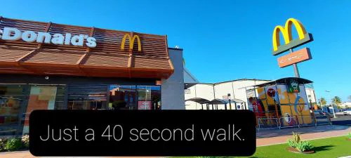 Ten Minutes From Airport - 1