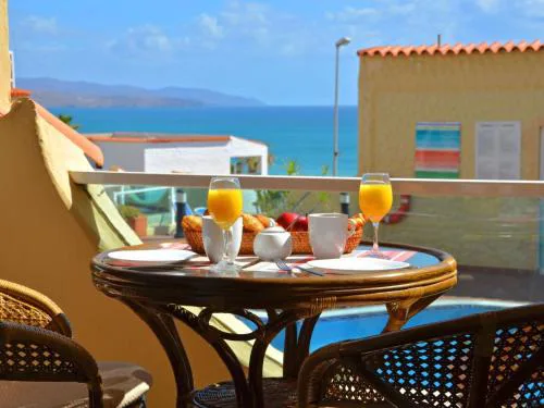 Apartment Wunderschöne Ferienwohnung in Costa Calma mit gemeinsamem Pool- Terrasse und Ga by Interhome