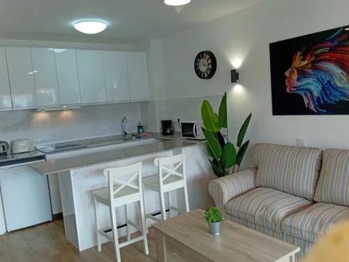 Apartamentos Los Juncos, Pool and Yumbo